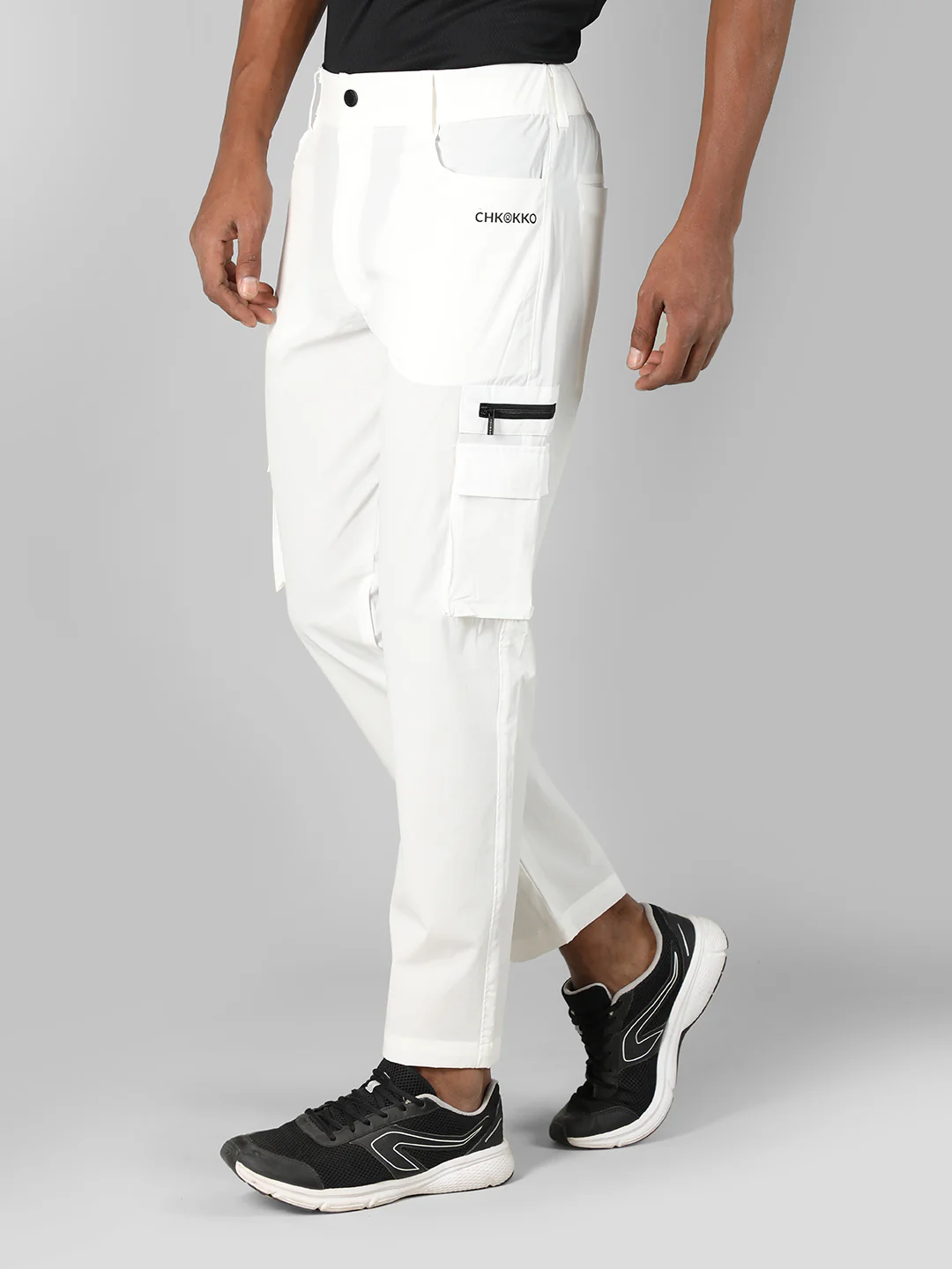 Cargo pants with tonal belt